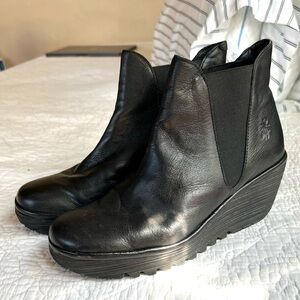 FLY LONDON
Woss Black Leather Wedge Ankle Boots size 41 EU or 10 US